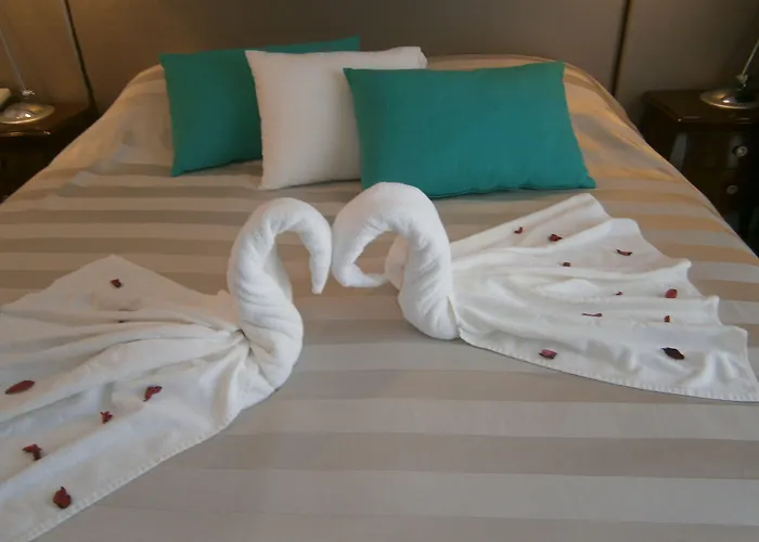 Moeesy, Blue & Oasis - Adults Only 5*