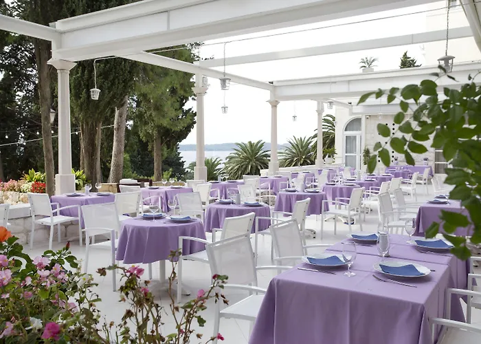 Moeesy, Blue & Oasis - Adults Only 호텔