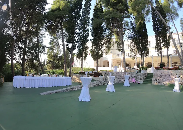 Moeesy, Blue & Oasis - Adults Only 5*