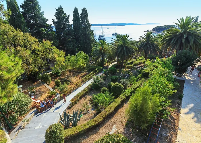 Moeesy, Blue & Oasis - Adults Only 5*