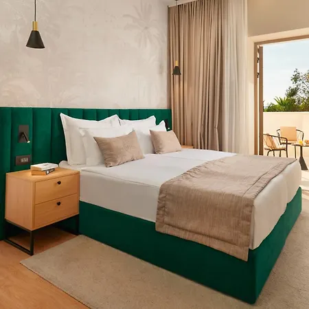 Moeesy, Blue & Oasis - Adults Only Hotel