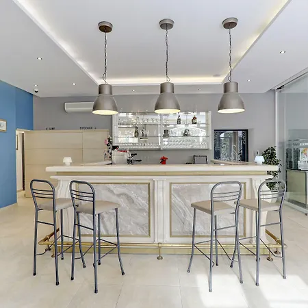 Moeesy, Blue & Oasis - Adults Only 5*