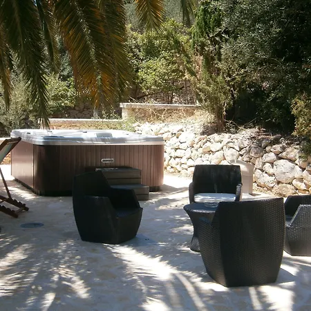 Отель Moeesy, Blue & Oasis - Adults Only Хвар