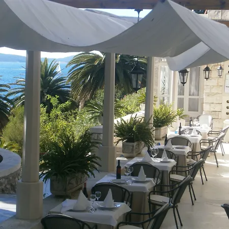 Moeesy, Blue & Oasis - Adults Only 5*