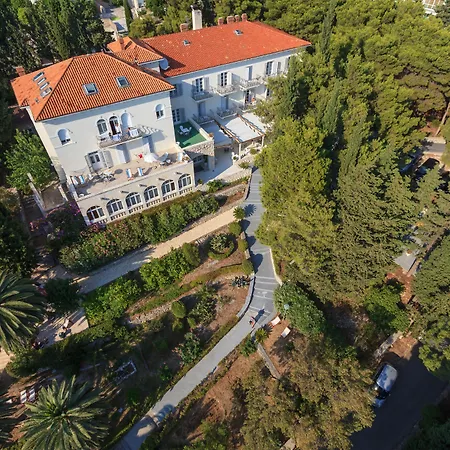 Hotel Moeesy, Blue & Oasis - Adults Only Hvar Town
