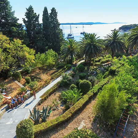 Moeesy, Blue & Oasis - Adults Only 5*