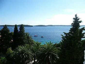 Hotel Moeesy, Blue & Oasis - Adults Only Hvar Town