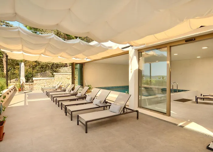 Hotel Moeesy, Blue & Oasis - Adults Only Hvar Town