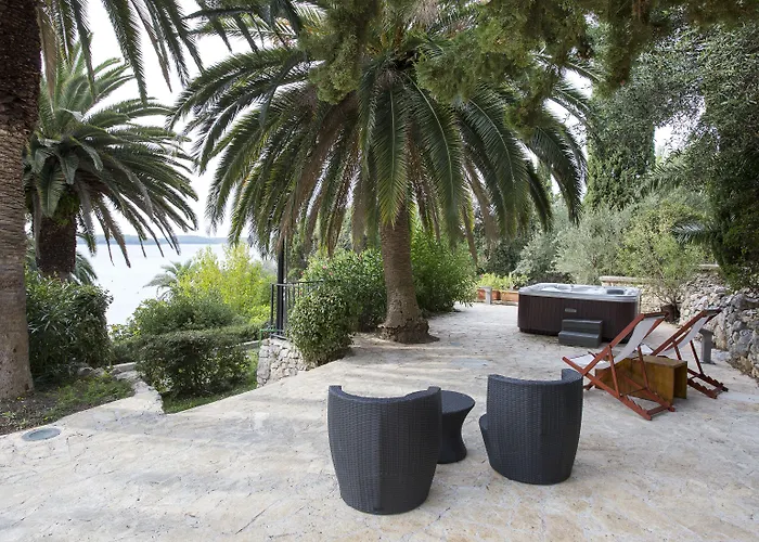 Moeesy, Blue & Oasis - Adults Only