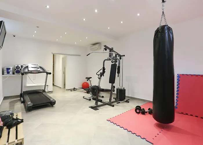 Moeesy, Blue & Oasis - Adults Only 5*