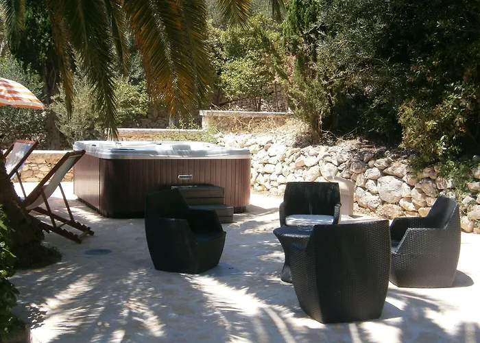 Hotel Moeesy, Blue & Oasis - Adults Only Hvar Town