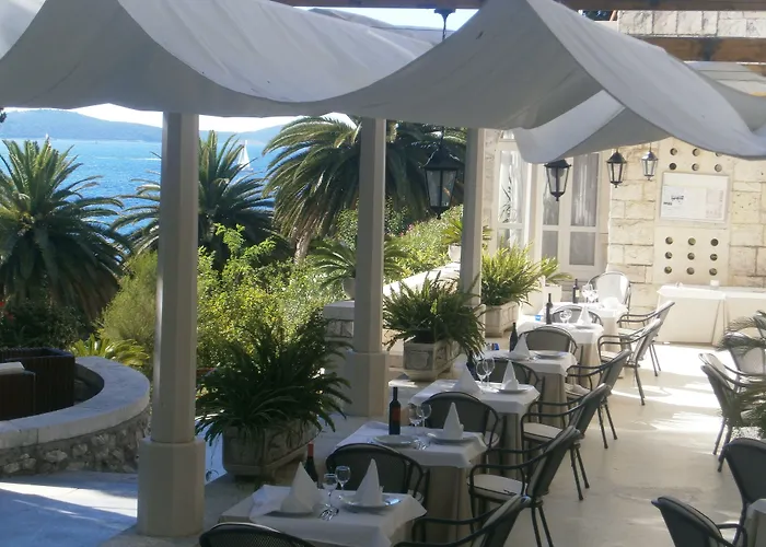 Moeesy, Blue & Oasis - Adults Only 5*