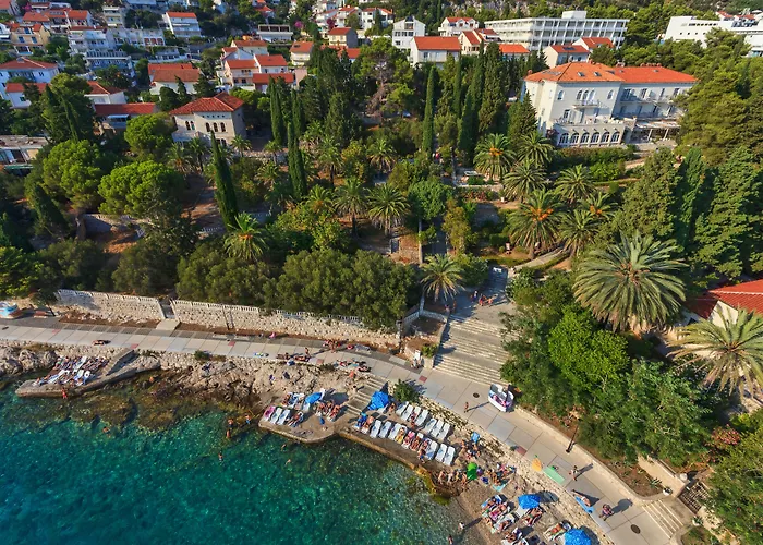 Hotel Moeesy, Blue & Oasis - Adults Only Hvar Town