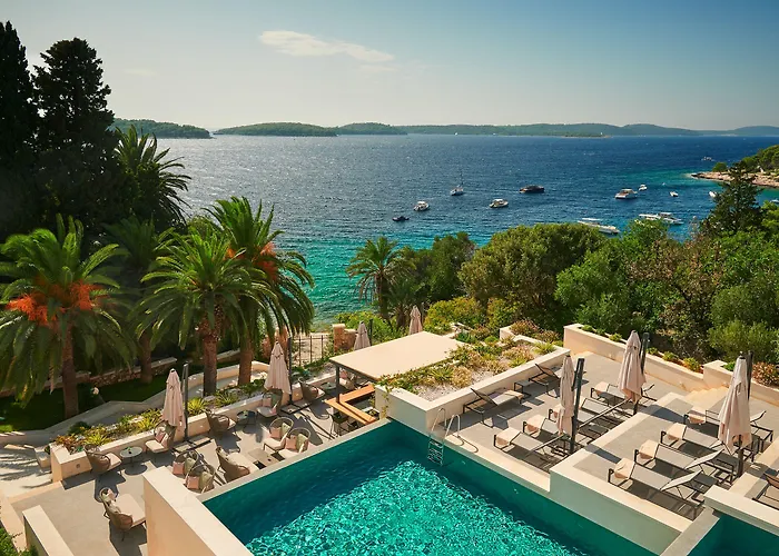 Moeesy, Blue & Oasis - Adults Only 5*