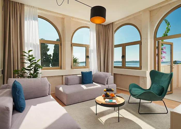 Hotel Moeesy, Blue & Oasis - Adults Only Hvar Town