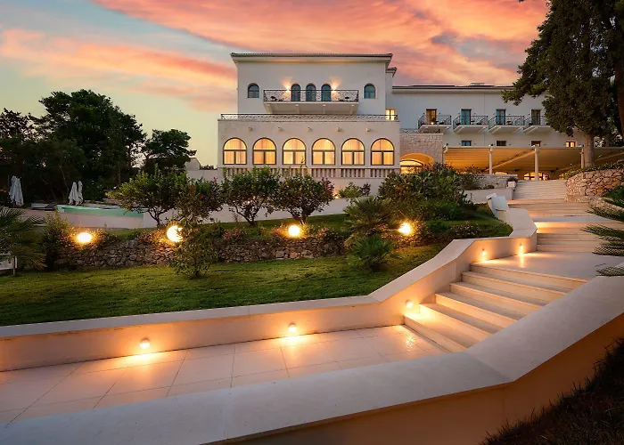 Moeesy, Blue & Oasis - Adults Only 5*