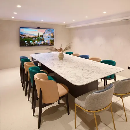 Moeesy, Blue & Oasis - Adults Only Hotel