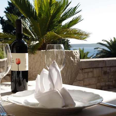 Moeesy, Blue & Oasis - Adults Only 5* Hvar Town