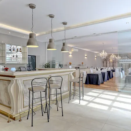 Moeesy, Blue & Oasis - Adults Only Hotel