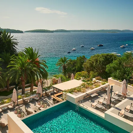 Moeesy, Blue & Oasis - Adults Only 5*