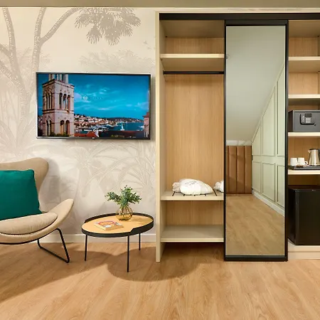 Moeesy, Blue & Oasis - Adults Only