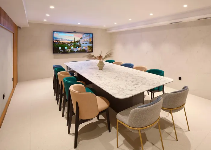 Moeesy, Blue & Oasis - Adults Only Hotel