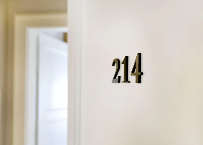 Hotel Moeesy, Blue & Oasis - Adults Only Hvar Town