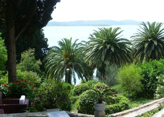 Hotel Moeesy, Blue & Oasis - Adults Only Hvar Town