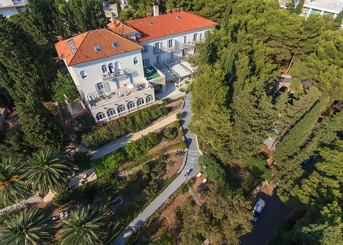 Hotel Moeesy, Blue & Oasis - Adults Only Hvar Town